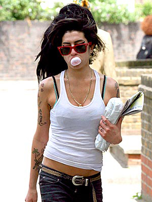 amy winehouse style ray ban wayfarers