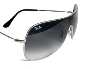Ray-Ban Sunglasses Have Logo On Lenses 