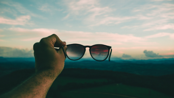 Polarised vs non-polarised sunglasses. Do you know the difference?